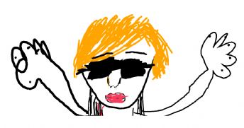 Une personne aux cheveux orange vif, portant des lunettes de soleil